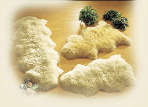 Klassisch - Vorleger aus echtem Merino-Lammfell, in Größe 001 (Vorleger, Länge ca. 80 cm) bis 003 (Vorleger, Länge ca. 140 cm), in Farbe NATURWEISS Ansicht 4