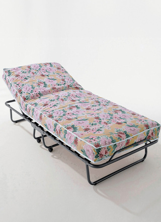 Gästebett mit Lattenrost und 4 Rollen