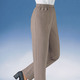 Hosen mit Knopf- und Reißverschluss - Hose in Schlupfform in 10 Farben – Farbe MITTELBRAUN M. Hosen mit Knopf- und Reißverschluss - Hose in Schlupfform in 10 Farben, in Größe 019 bis 235, in Farbe SCHWARZ