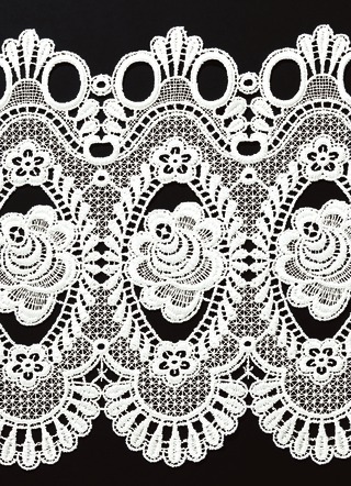 Plauener Spitze - Bezaubernde Kurzgardine mit Stangendurchzug, in Größe 662 (H30xB125 cm) bis 858 (H65xB200 cm), in Farbe WEISS UNI – Farbe WEISS UNI – Ansicht 