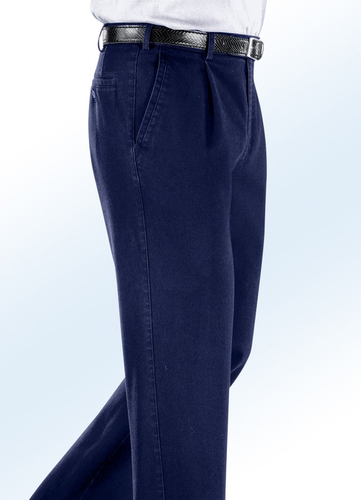 Jeans - Bügelfreie Jeans mit Zieretikett in 3 Farben, in Größe 024 bis 110, in Farbe DARKBLUE Ansicht 1