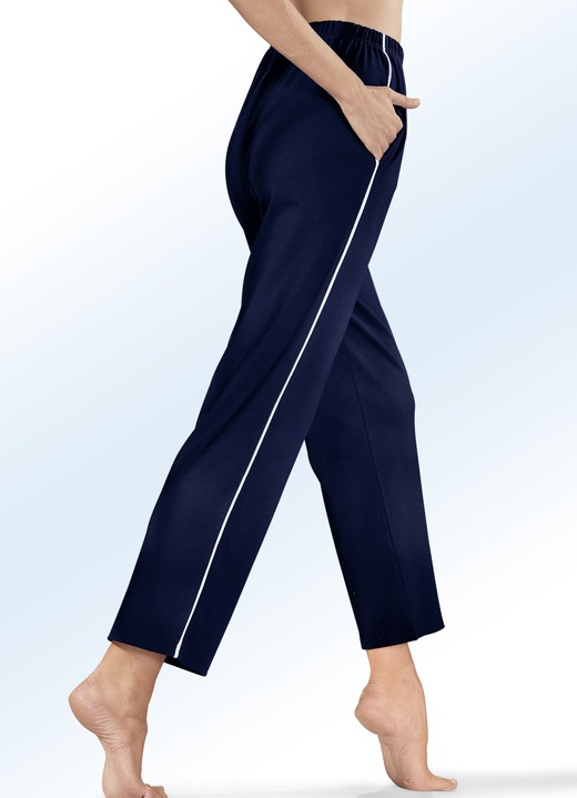 Hosen - Hose für Sport und Freizeit, in Größe 018 bis 058, in Farbe BROMBEERE Ansicht 2