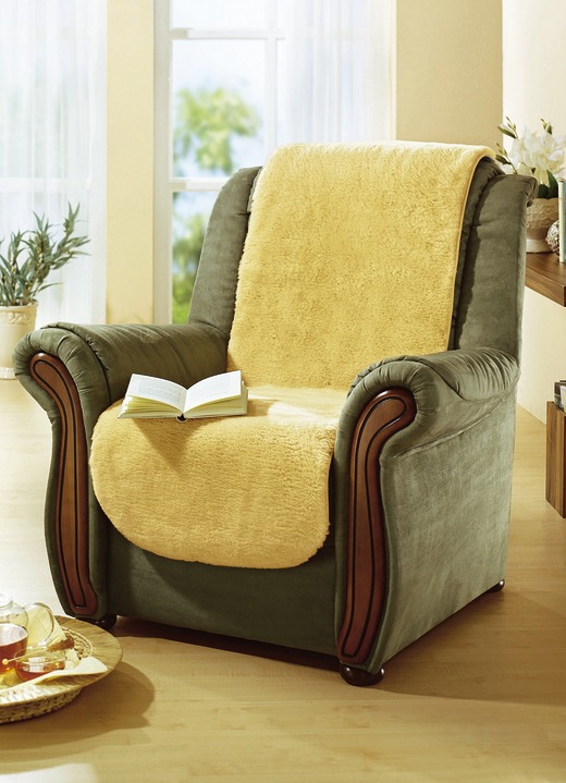 Sessel- & Sofaüberwürfe - Sesselschoner aus flauschig weichem Lammfell , in Farbe NATUR Ansicht 1