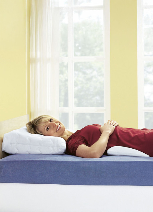 Bettwaren - Relax-Kissenprogramm aus dem Hause f.a.n, in Größe 121 (Nackenstützkissen, 40/80 cm) bis 125 (Lendenkissen, 27/50 cm), in Farbe WEISS