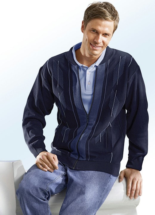 Strickjacken - Jacke mit seitlichen Schubtaschen Strickjacken - Jacke mit seitlichen Schubtaschen, in Größe 046 bis 062, in Farbe MARINE