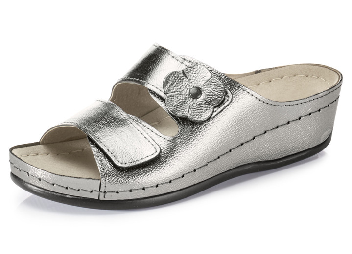 Sandaletten & Pantoletten - Bequeme Damen-Pantoletten, Weite G, mit Lederblüte, in Größe 036 bis 042, in Farbe BLAU Ansicht 3