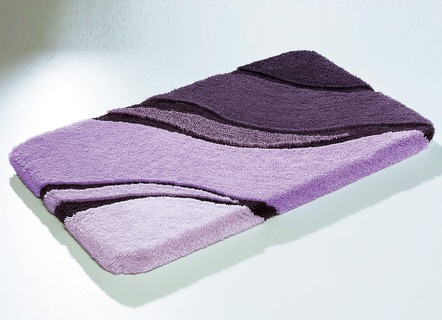 Kleine Wolke - Moderne Badgarnitur von Kleine Wolke, in Größe 100 (Vorleger halbrund, 50/ 80 cm bis 112 (WC-Deckelbezug mit Kordel, 47/ 50 cm)), in Farbe BLAU – Farbe LILA – Ansicht 