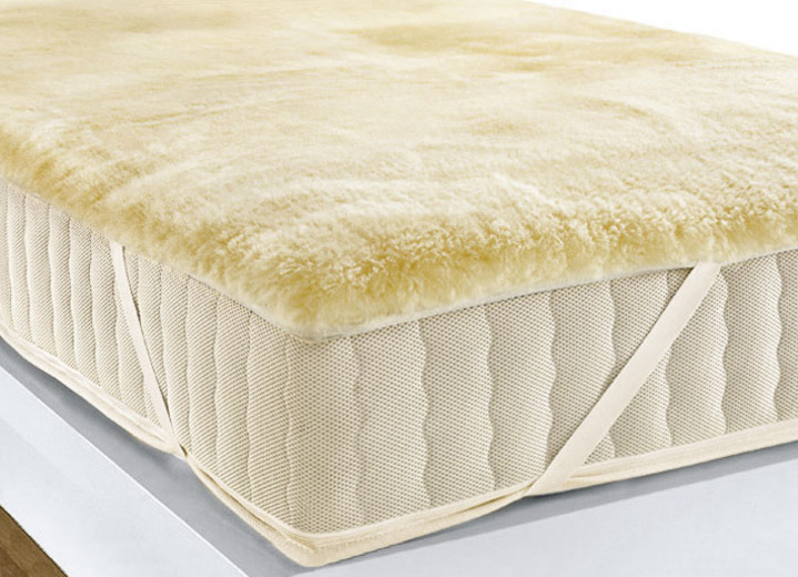 Bettwaren - Merino-Lammfell-Serie von Kaiser aus reinem Naturlammfell, in Größe 110 (Kissen, 1 Fellseite 20x40 cm) bis 136 (Naturform, Länge ca. 110 cm), in Farbe NATUR Ansicht 4