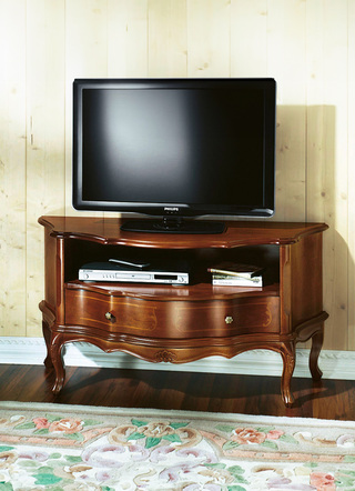 TV-Longboard mit Schnitzereiverzierungen