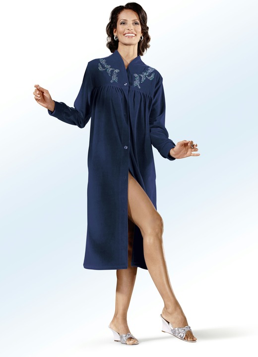 Hausmäntel - Hausmantel mit Stickerei- und Paillettenzier, in Größe 038 bis 054, in Farbe BORDEAUX Ansicht 3