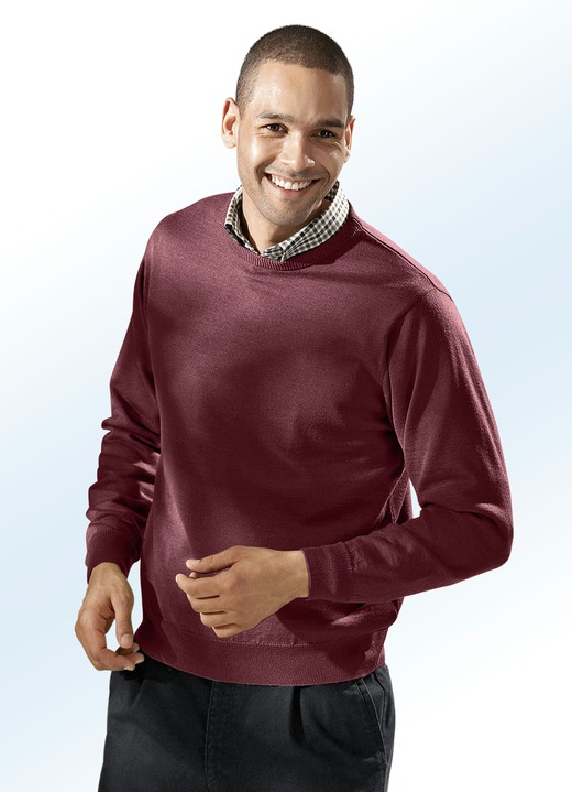 Uni - Pullover in 4 Farben mit rundem Halsausschnitt, in Größe 046 bis 062, in Farbe WEINROT Ansicht 1