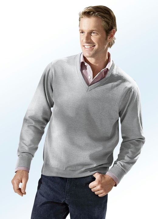 Uni - Pullover in 2 Farben mit V-Ausschnitt, in Größe 046 bis 062, in Farbe SILBERGRAU MELIERT Ansicht 1