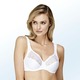 - Triumph-Riccarda Bügel-BH mit Stickereispitze in den Obercups, in Größe 080 bis 100, in Cup F, in Farbe WEISS – Farbe WEISS – Ansicht 1