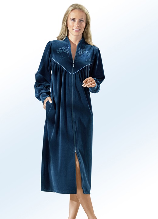 Hausmäntel - Hausmantel mit Stickerei- und Paillettenzier, in Größe 036 bis 058, in Farbe BORDEAUX Ansicht 4