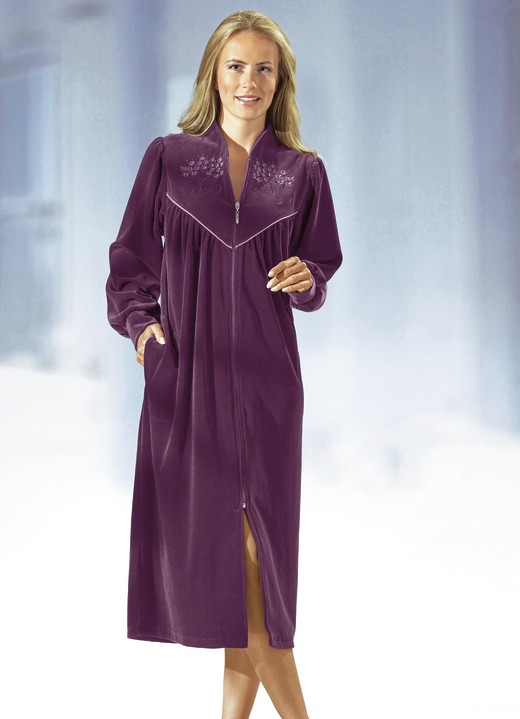 Hausmäntel - Hausmantel mit Stickerei- und Paillettenzier, in Größe 036 bis 058, in Farbe BORDEAUX Ansicht 2