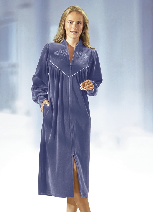 Hausmäntel - Hausmantel mit Stickerei- und Paillettenzier, in Größe 036 bis 058, in Farbe BORDEAUX Ansicht 3