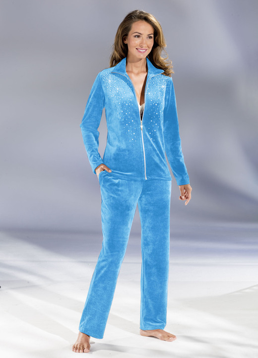 Hausanzüge - Hausanzug mit extravaganter Stickereizier, in Größe 018 bis 052, in Farbe HIMMELBLAU Ansicht 1
