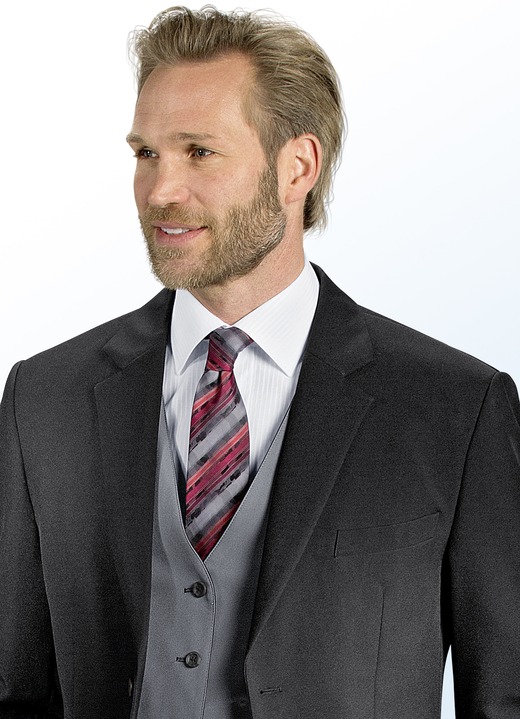 Krawatten - Ausdrucksvoll gestreifte Krawatte, in Farbe BORDEAUX-DUNKELGRAU-MITTELGRAU-ROT GESTREIFT Ansicht 2