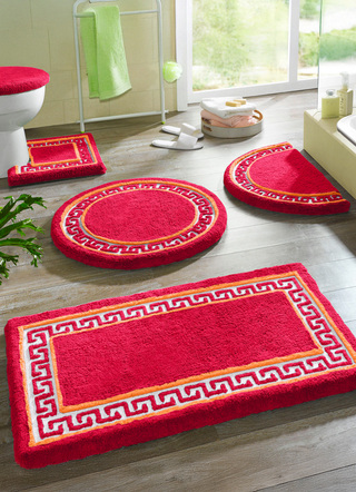 Heimtextilien - Badgarnitur mit Mäander-Bordüre – Farbe ROT Heimtextilien - Badgarnitur mit Mäander-Bordüre, in Größe 100 (Vorleger halbrund, 50/ 80 cm) bis 112 (Deckelbezug mit Kordel, 47/ 50 cm), in Farbe BLAU