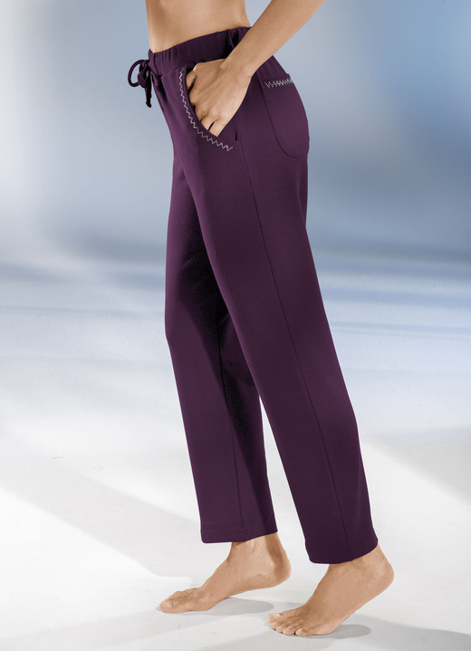 Hosen - Hose mit dekorativer Nietenzier, in Größe 018 bis 056, in Farbe SCHWARZ Ansicht 4