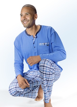 Schlafanzug mit Knopfleiste, Brusttasche und Karodessin
