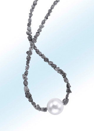 Halskette aus roh-Diamanten mit Perle