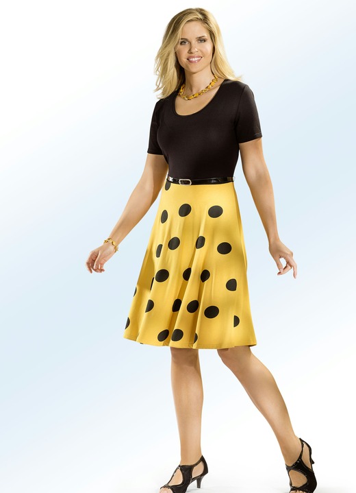 Sommerkleider - Kleid in angesagtem Tupfen-Dessin mit Gürtel Sommerkleider - Kleid in angesagtem Tupfen-Dessin mit Gürtel, in Größe 036 bis 050, in Farbe GELB-SCHWARZ