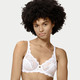 Damenmode - Triumph Amourette Bügel-BH mit Elastikspitze – Farbe WEISS – Ansicht 1 Damenmode - Triumph Amourette Bügel-BH mit Elastikspitze, in Größe 075 bis 100, in Cup C, in Farbe WEISS – Farbe WEISS – Ansicht 1
