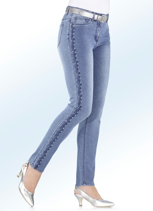 Hosen - Edel-Jeans mit effektvoller Ranken-Stickerei, in Größe 018 bis 092, in Farbe HELLBLAU