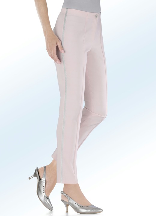 Hosen - Hose mit effektvollem Zierband Ansicht 2 Hosen - Hose mit effektvollem Zierband, in Größe 017 bis 052, in Farbe KORALLE Ansicht 2