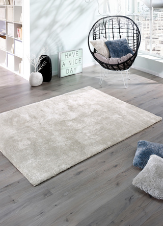 Hochflor-Teppiche und Kissen mit Baumwoll-Rückseite