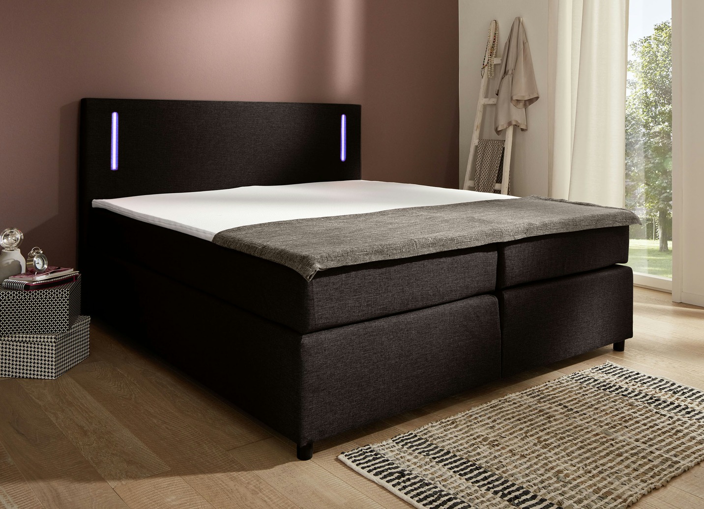 Boxspringbett mit LED-Beleuchtung - Betten | BADER