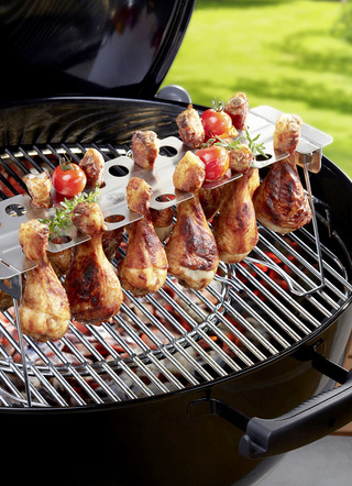 Haushaltshelfer - Gefu Hähnchenkeulen-Halter aus hochwertigem Edelstahl – Farbe SILBER – Ansicht  Haushaltshelfer - Gefu Hähnchenkeulen-Halter aus hochwertigem Edelstahl, in Farbe SILBER – Farbe SILBER – Ansicht