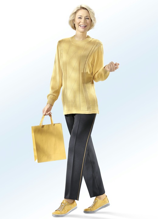 Hosen - Hose mit trendiger Kontrastpaspel, in Größe 020 bis 060, in Farbe SCHWARZ-ROT Ansicht 8