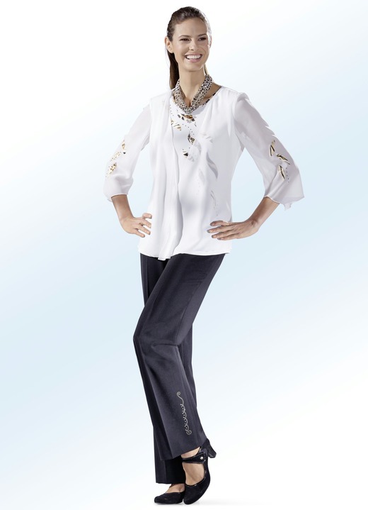 Hosen - Hose mit apartem Ziermotiv  mit Strasssteinen Ansicht 2 Hosen - Hose mit apartem Ziermotiv  mit Strasssteinen, in Größe 019 bis 054, in Farbe SCHWARZ Ansicht 2