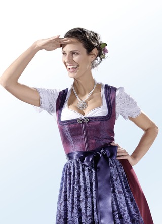 Dirndlbluse von ROSE-DIRNDL