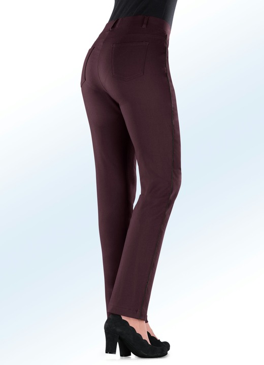 Hosen - Hose mit kontrastfarbener Zierpaspel, in Größe 019 bis 054, in Farbe CHIANTI-SCHWARZ Ansicht 4