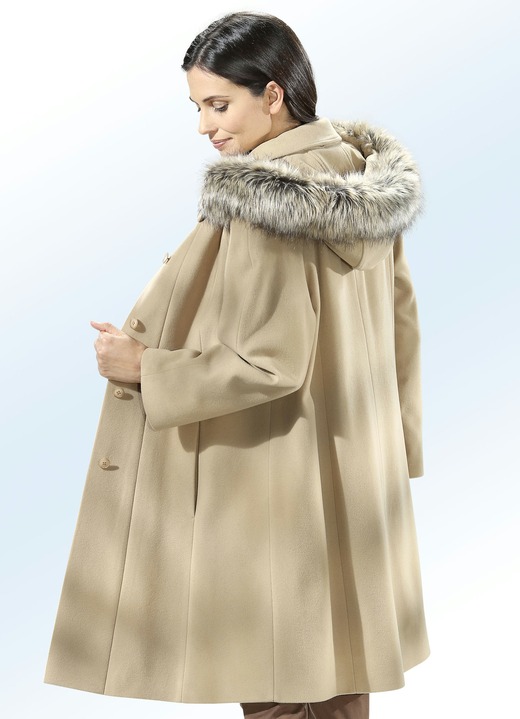 - Mantel in ausgestellter Form, in Größe 038 bis 058, in Farbe CAMEL Ansicht 2