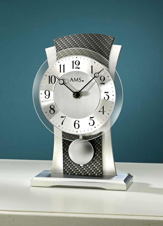Uhren - Tischuhr mit Zifferblatt aus facettiertem Mineralglas, in Farbe SILBER Ansicht 1