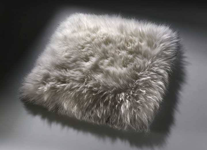 Wohnaccessoires - Merino-Lammfell-Sitzauflage in Tierform, in Farbe BEIGE Ansicht 9