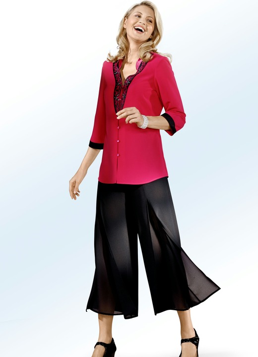 Blusen & Tuniken - Bluse mit schwarzen Applikationen, in Größe 038 bis 054, in Farbe FUCHSIA Ansicht 2