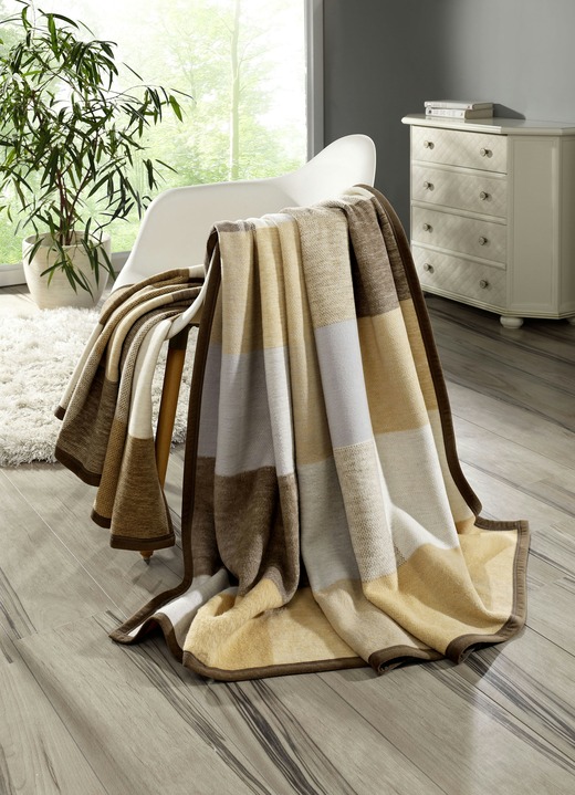 Decken - Kuschelweiche Schlafdecke von Borbo, in Farbe BEIGE Ansicht 1