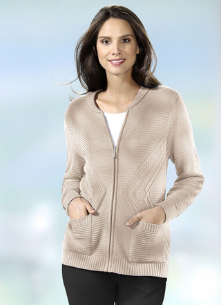 Strickjacke mit Strukturakzenten