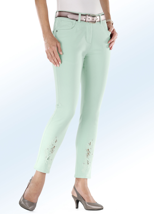 - Hose mit Lochstickereien und Strasssteinen, in Größe 017 bis 052, in Farbe MINT