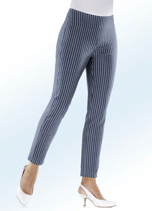 Hosen - Hose mit modischer Streifendessinierung, in Größe 017 bis 052, in Farbe JEANSBLAU-WEISS Ansicht 1