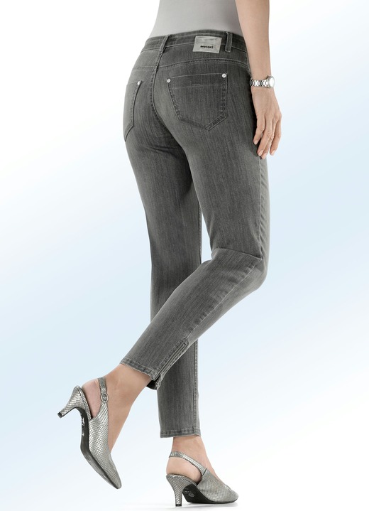 Hosen mit Knopf- und Reißverschluss - Magic-Jeans mit modischen Reißverschlüssen an den Beinabschlüssen, in Größe 017 bis 050, in Farbe JEANSBLAU Ansicht 3