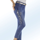 Hosen mit Knopf- und Reißverschluss - Edel-Jeans mit funkelnden Pailetten, in Größe 017 bis 050, in Farbe HELLBLAU