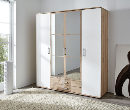 Kleiderschrank Mit Viel Stauraum Ideal Fur Ihr Schlafzimmer Geeignet