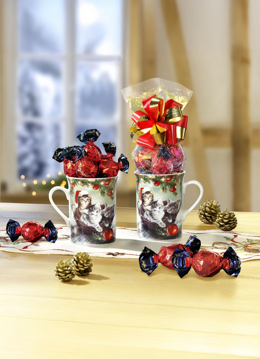 Weihnachtliche Geschenkideen - Mit Pralinen gefüllte Porzellantassen, 2er-Set, in Farbe BUNT