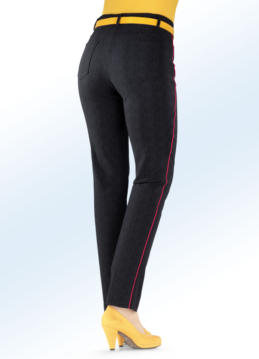 Hosen - Hose in dezenter Fischgrat-Optik Ansicht 5 Hosen - Hose in dezenter Fischgrat-Optik, in Größe 017 bis 052, in Farbe SCHWARZ-GRAFIT-MESSING Ansicht 5